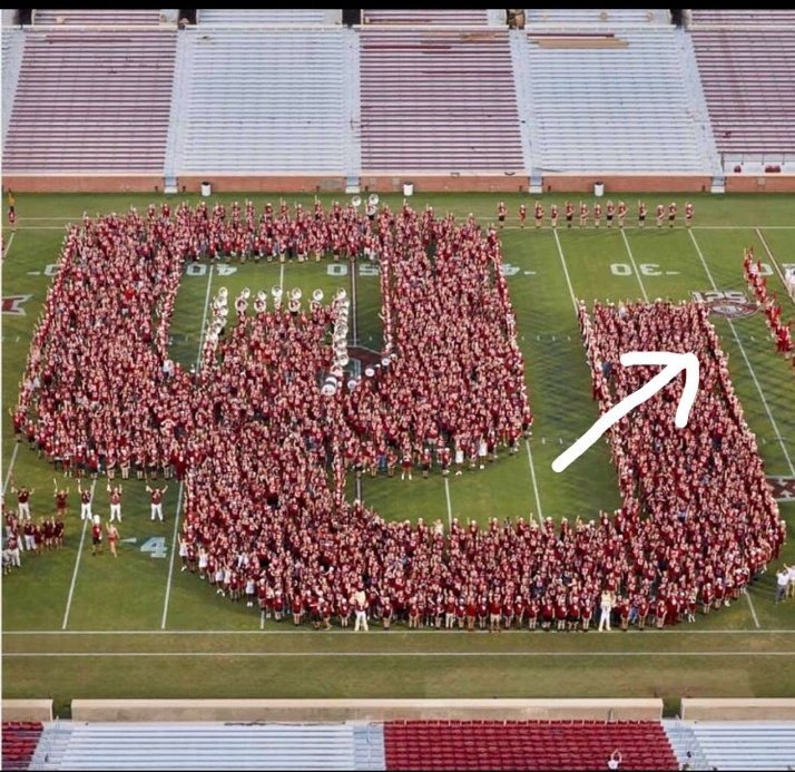 dmhaggerty2's tweet photo. This is the incoming freshman class at OU, which is the largest ever. They apparently rounded up the kids for this picture last night. The second pic with the arrow is Trey showing me where he was in the picture. Pretty cool thing to do. #OUDad #BoomerSooner https://t.co/H40sGyJNt4