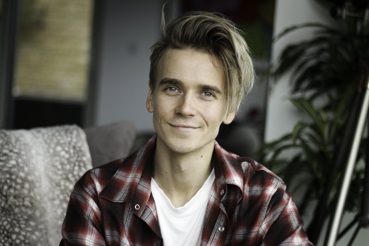 WaitressUK's tweet photo. 🥧WELCOME TO THE DINER, JOE 🥧

We are so excited to be welcoming YouTube and Strictly star @joe_sugg, who will be starring as Ogie from 9 September 💗

@blakeharrison23’s final performance is on 7 September. https://t.co/3Aa1TQAtLk
