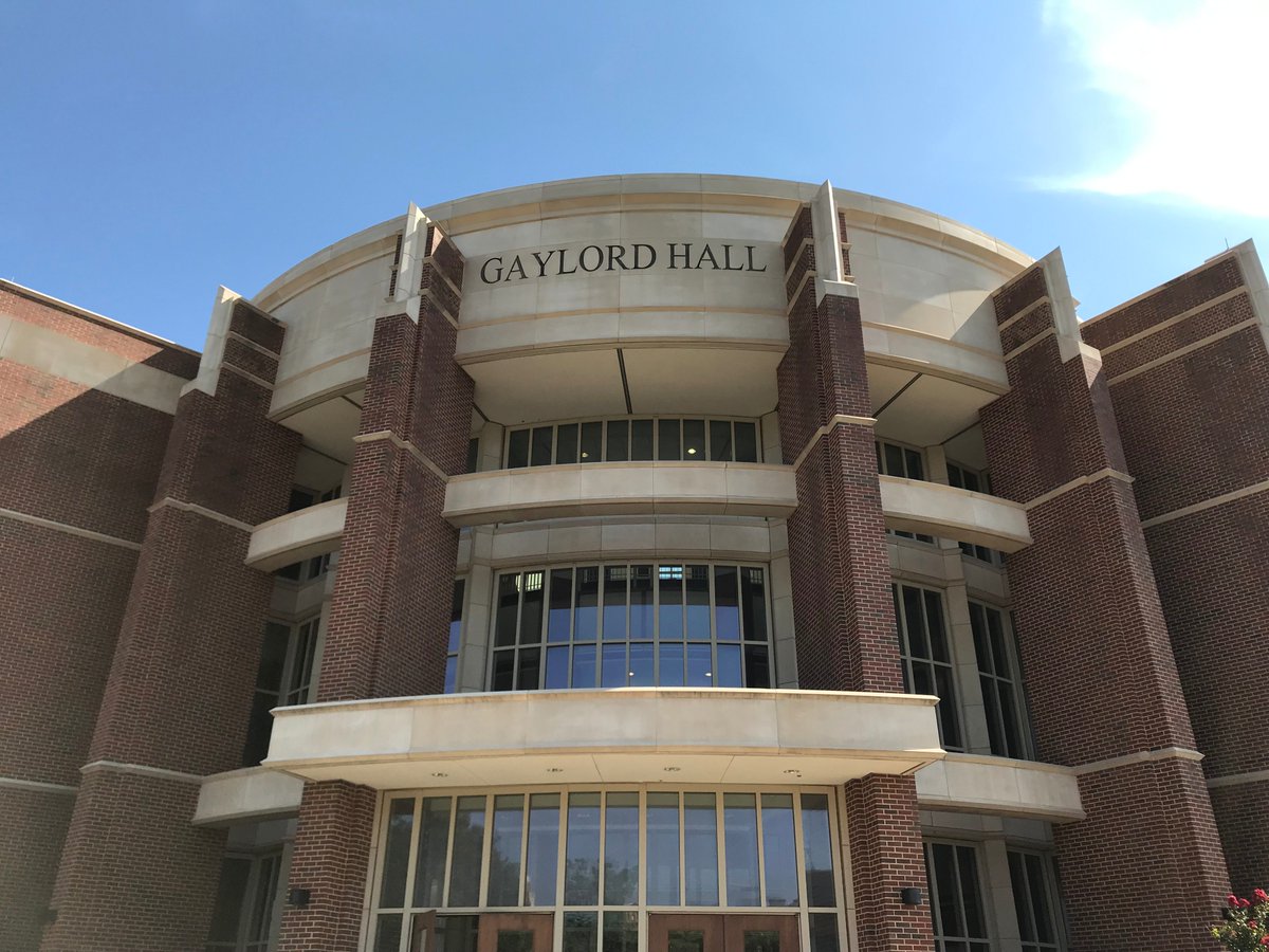 GaylordCollege's tweet photo. To all of our students, new and returning, welcome! We hope you have a great first day of classes! We are looking forward to a great semester here at Gaylord! #welcomeback #GaylordEdge #firstday https://t.co/OfZPMPbdG4