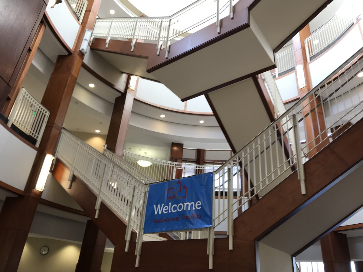 GaylordCollege's tweet photo. To all of our students, new and returning, welcome! We hope you have a great first day of classes! We are looking forward to a great semester here at Gaylord! #welcomeback #GaylordEdge #firstday https://t.co/OfZPMPbdG4