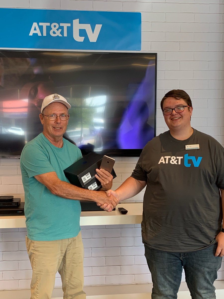 Shout out to Tom afrom the Edwardsville location closed his very first AT&amp;T TV with his very first customer!! #lifeatatt #Televisionary #KAMO