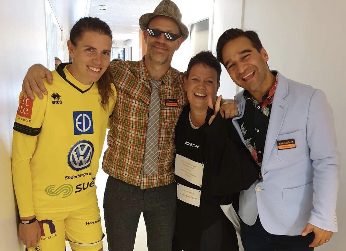LofbergGm's tweet photo. Efter en dag fylld av 54 nya elever med allt vad det innebär, kan jag med stolthet konstatera att vi löser allt tillsammans! Allt blir så himla lätt! Tack Lizethe, Tobbe och Sadde för en på många sätt fantastisk skolstartsdag!😃#ekoll #fklass #erlaskolanöstra https://t.co/xt1XZz4qlt