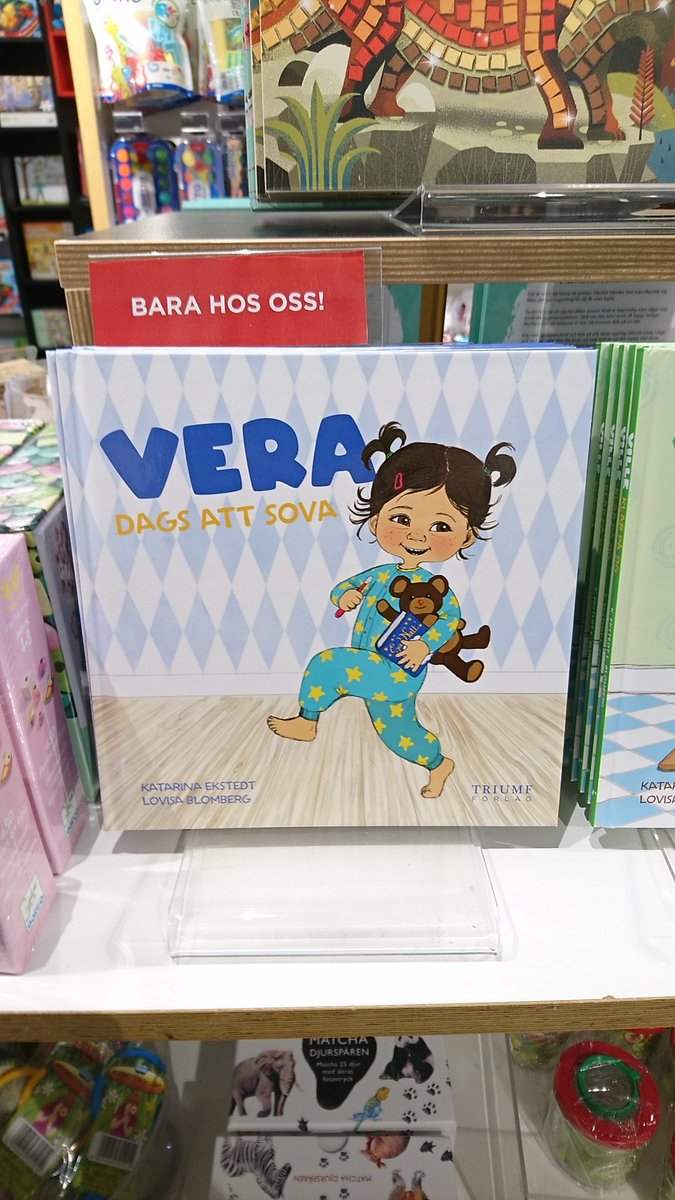 summerstyle's tweet photo. There are funny books. https://t.co/Hzn41ZZmoO