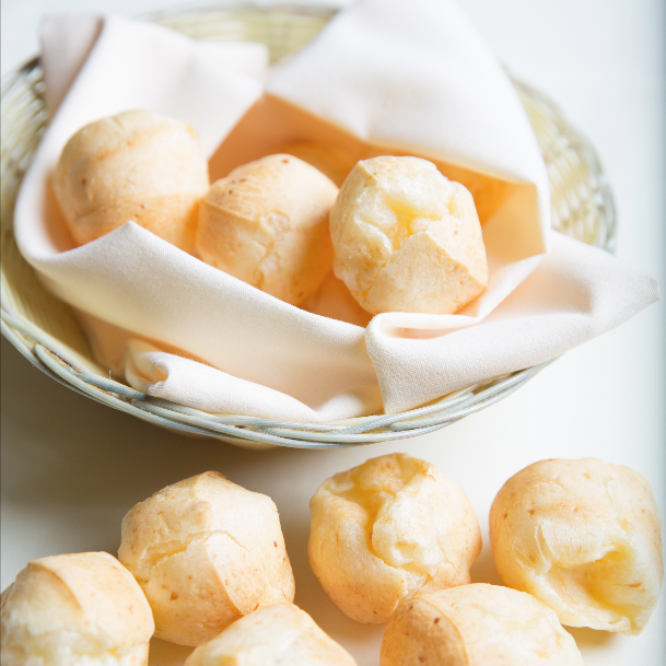 BoiNaBraza's tweet photo. Toasty on the outside, soft and cheesy on the inside. Brazilian cheese bread, está perfeito!

#lascolinas #irvingtx #grapevine https://t.co/TDhifQVCoB