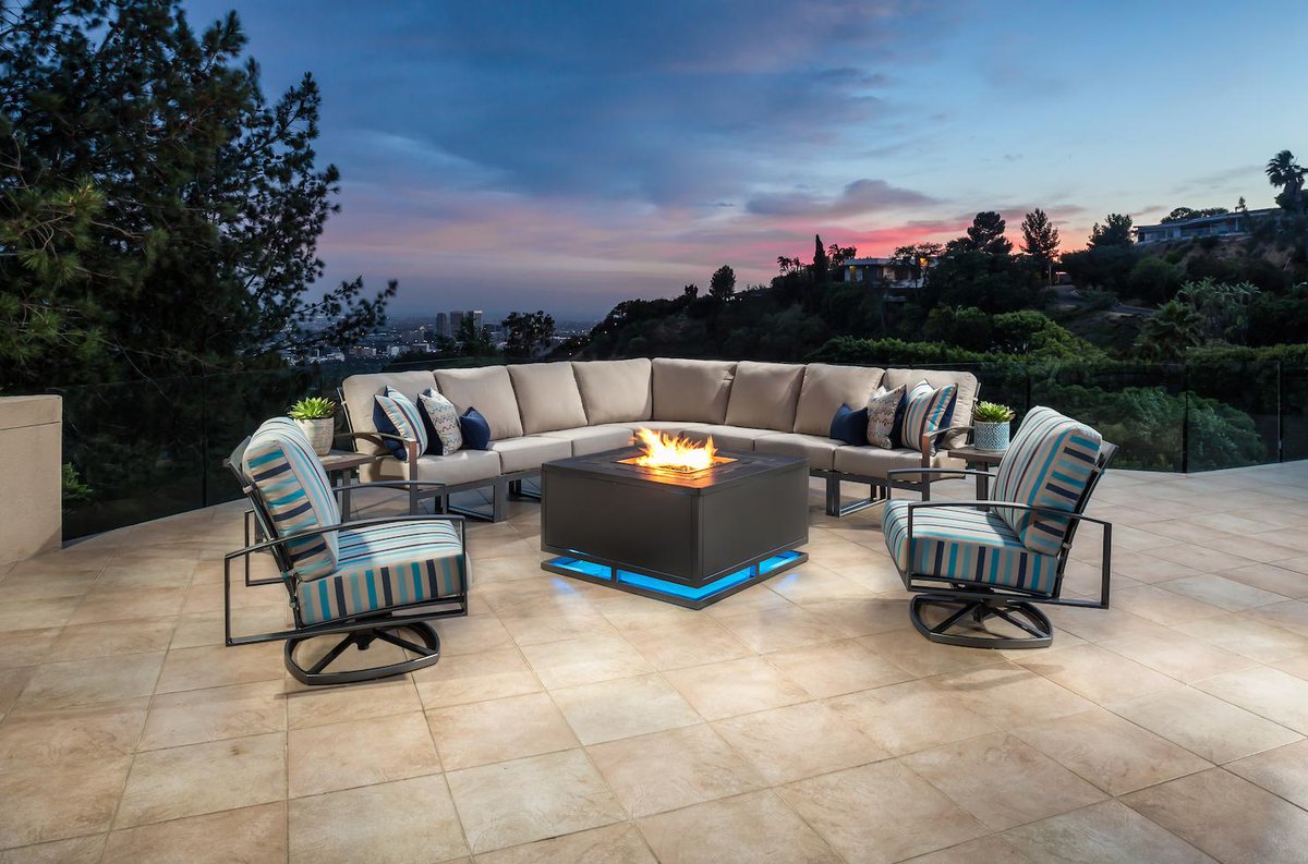VintageSpokane's tweet photo. Attendees at Vintage Spokane got the pleasure of relaxing in style at our all-new Outdoor Living Lounge with luxury outdoor furniture provided by Jacobs Custom Living. We loved having them as a sponsor of this year's event! Check them out: https://t.co/MzjFL4A70o https://t.co/eoYSNUaocX