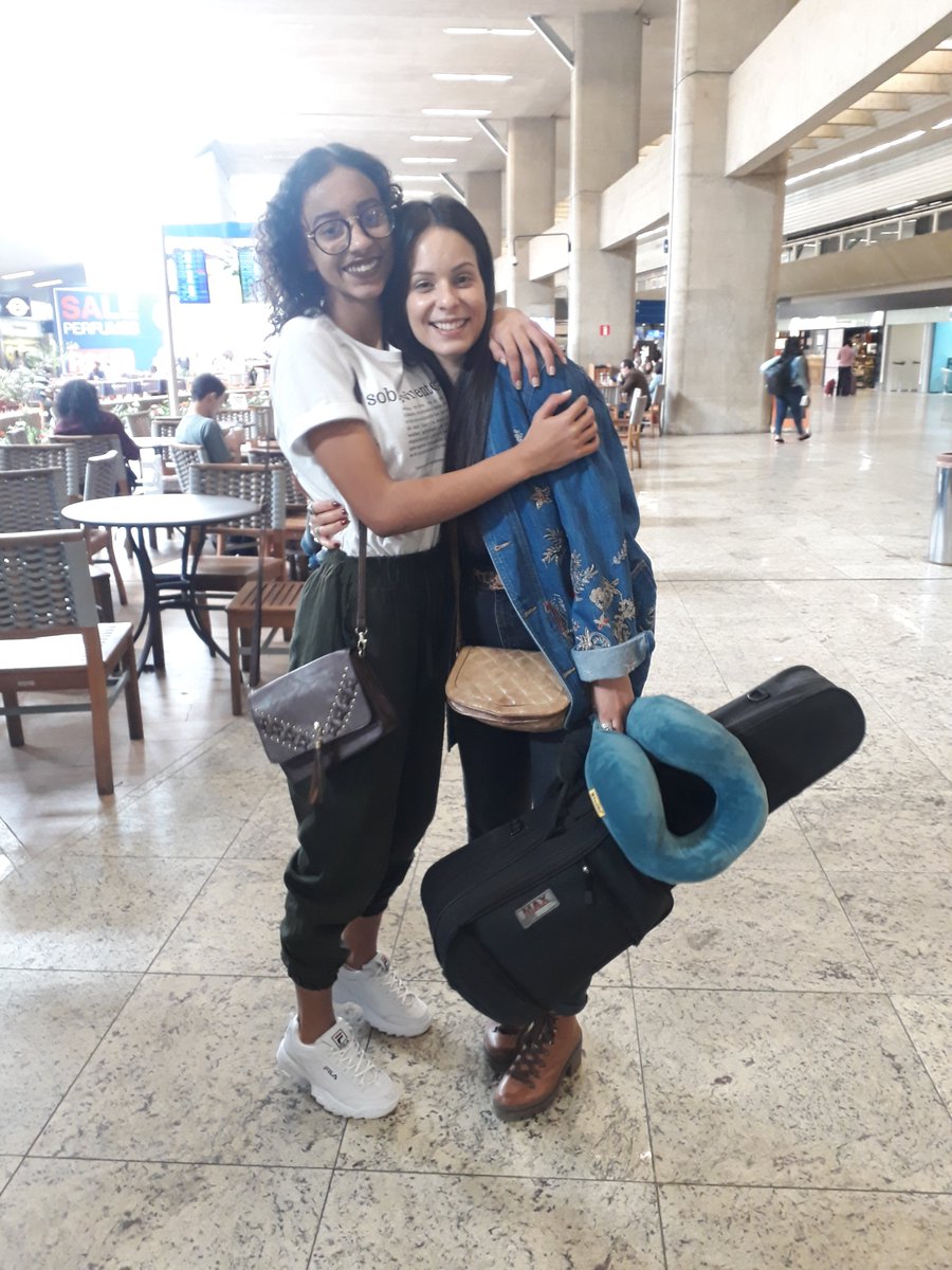 natalejessic's tweet photo. Amo encontrar essa linda, da vontade de ficar o dia todo abraçadinha!! Pensa numa pessoa linda, fofa, educada e super atenciosa que repara até q meu cabelo ta diferente ahhahaha, amo e não nego ♡ 
Nos vemos novamente em breve, @Marcela_Tais 🤞❤ https://t.co/d6s2dltPZn