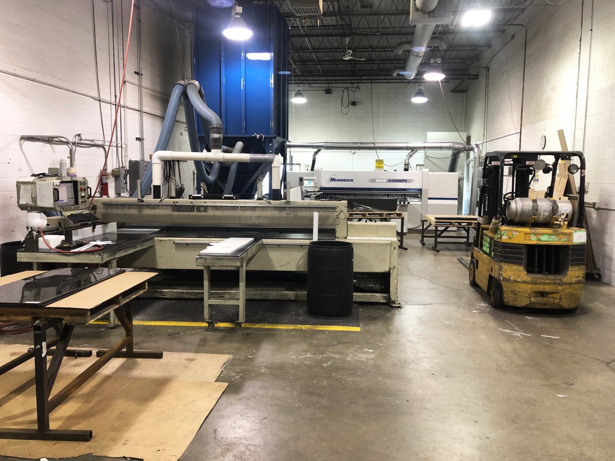 hendrickmfgcorp's tweet photo. 👁 Take a look! Here is our #InstallOfTheWeek from our recent visit to Seelye Plastics in Bloomington, MN. Swipe to the end to see how their new HK5 sizes up next to their old PRO-AM. https://t.co/r3xUJlEEfx