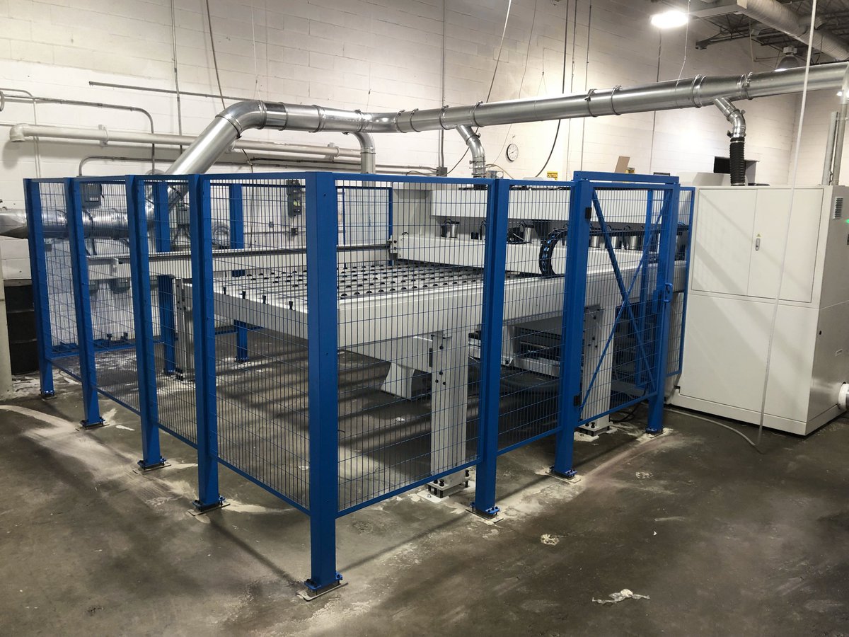 hendrickmfgcorp's tweet photo. 👁 Take a look! Here is our #InstallOfTheWeek from our recent visit to Seelye Plastics in Bloomington, MN. Swipe to the end to see how their new HK5 sizes up next to their old PRO-AM. https://t.co/r3xUJlEEfx