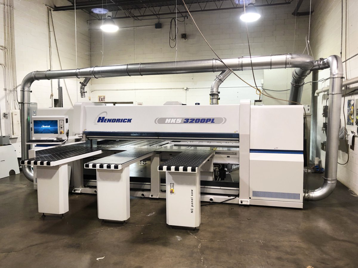 hendrickmfgcorp's tweet photo. 👁 Take a look! Here is our #InstallOfTheWeek from our recent visit to Seelye Plastics in Bloomington, MN. Swipe to the end to see how their new HK5 sizes up next to their old PRO-AM. https://t.co/r3xUJlEEfx