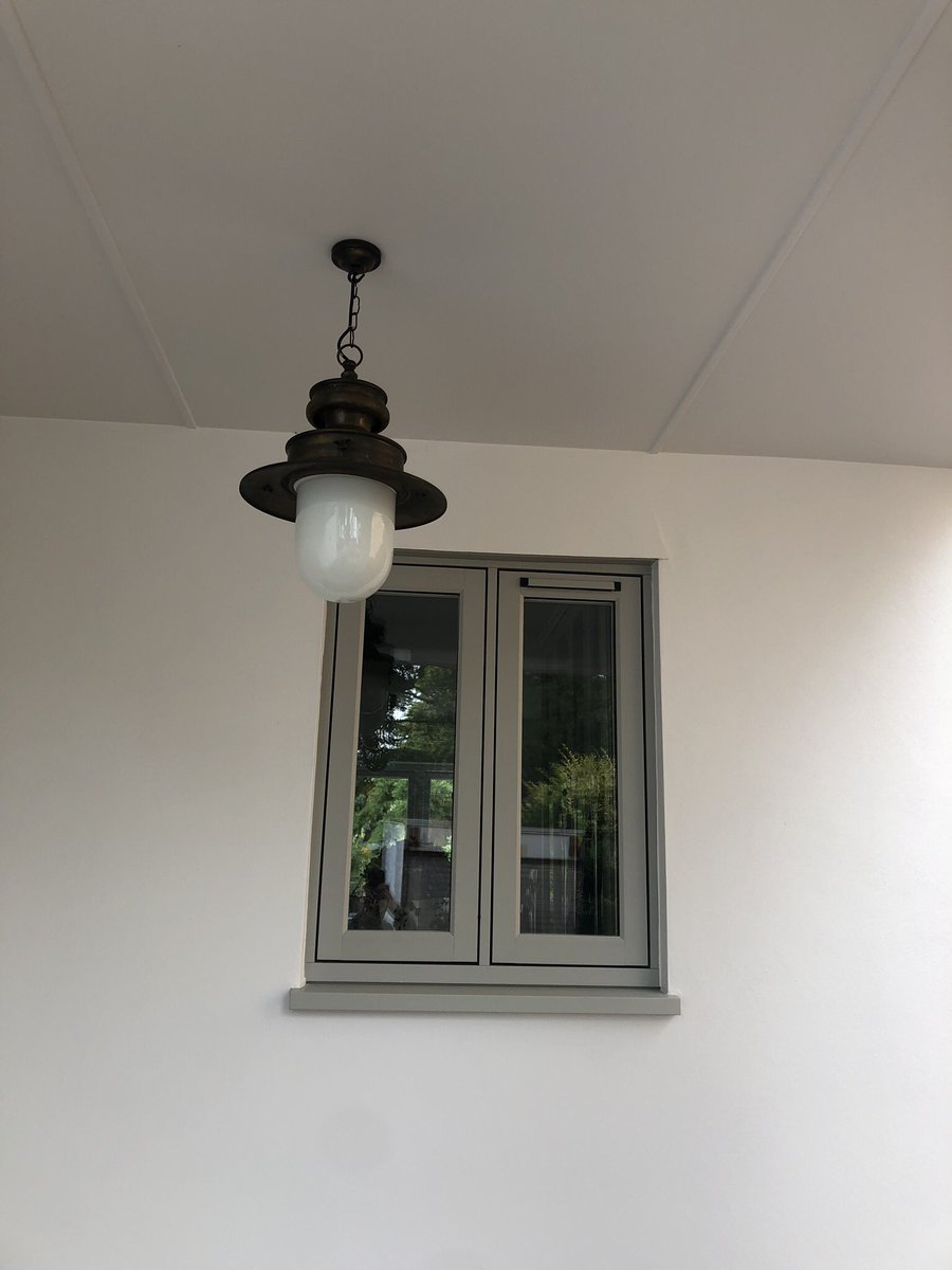 Another Beautiful residence 9 install completed by Harpenden Windows, Finished in Painswick woodgrain 😍

Our R9 timber alternative window and door system is the only system to fully replicate timber 👌