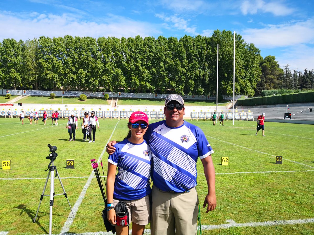 FESAELSALVADOR's tweet photo. #FESAInforma #TiroConArco 🎯
Paola Corado Atleta de Federación de Tiro con Arco ya se encuentra en España para participar del Campeonato del Mundo Juvenil/ Cadete de Tiro con Arco. ¡Le acompaña su entrenador y Campeón Panamericano Roberto Hernández!🥇 ¡Muchos éxitos!👏🏼😀🎯 https://t.co/RTHaKxGiW9