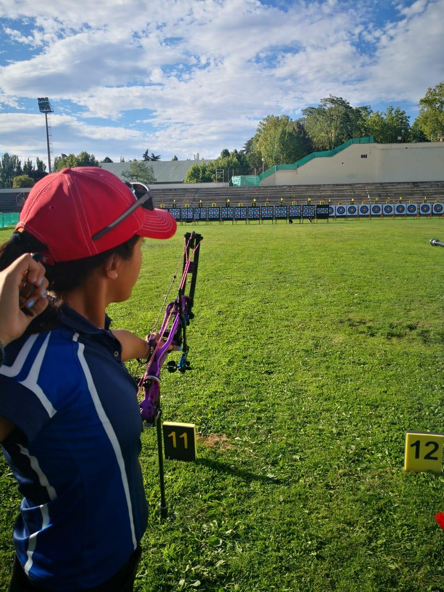 FESAELSALVADOR's tweet photo. #FESAInforma #TiroConArco 🎯
Paola Corado Atleta de Federación de Tiro con Arco ya se encuentra en España para participar del Campeonato del Mundo Juvenil/ Cadete de Tiro con Arco. ¡Le acompaña su entrenador y Campeón Panamericano Roberto Hernández!🥇 ¡Muchos éxitos!👏🏼😀🎯 https://t.co/RTHaKxGiW9