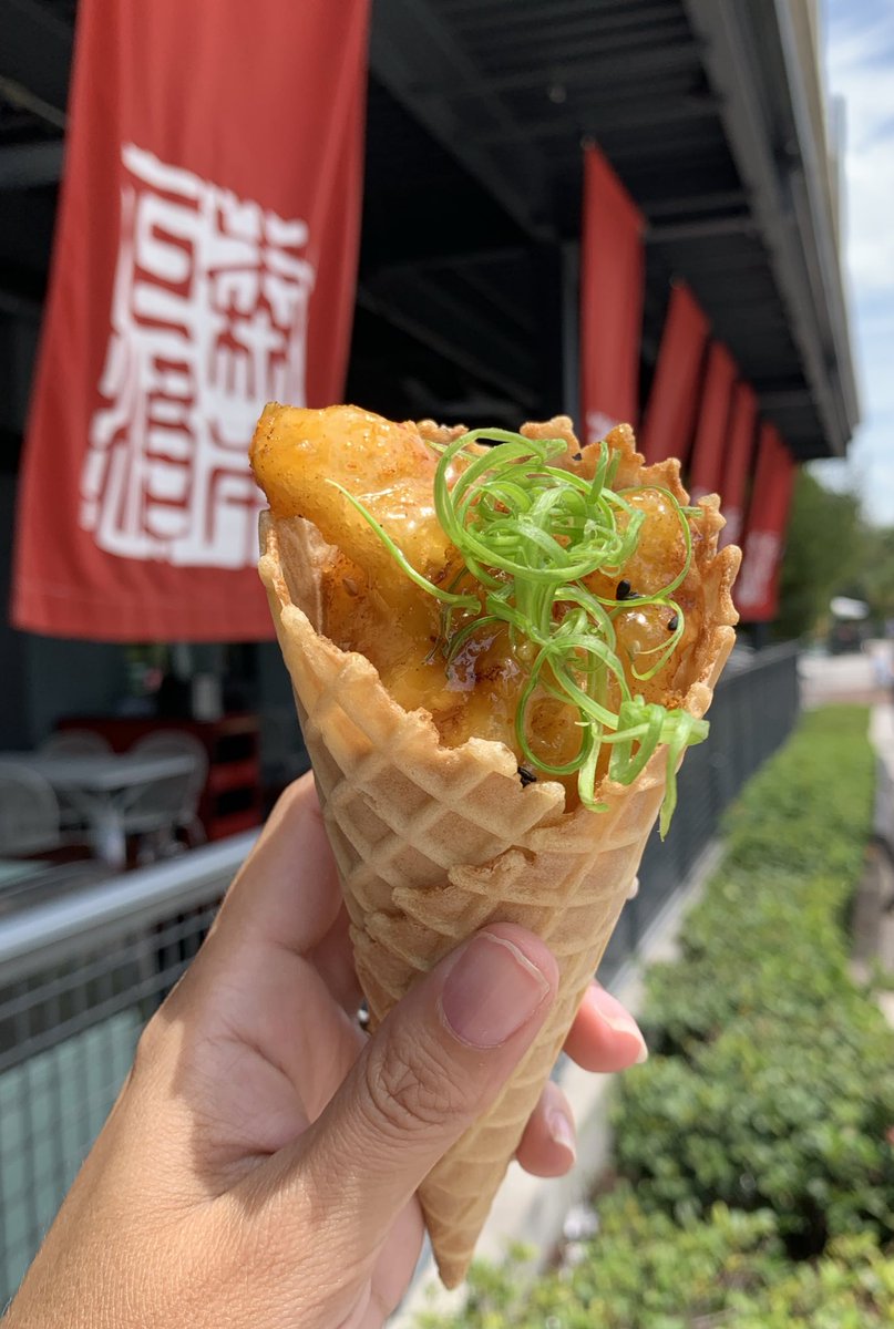 ThemeParkReview's tweet photo. Giving the “Orange Gator” a try at @MorimotoAsiaFLA! Have you ever eaten Alligator before? It tastes like chicken! 🤣😂
@DisneySprings #FlavorsOfFL #hosted https://t.co/7n1DhZLGgj