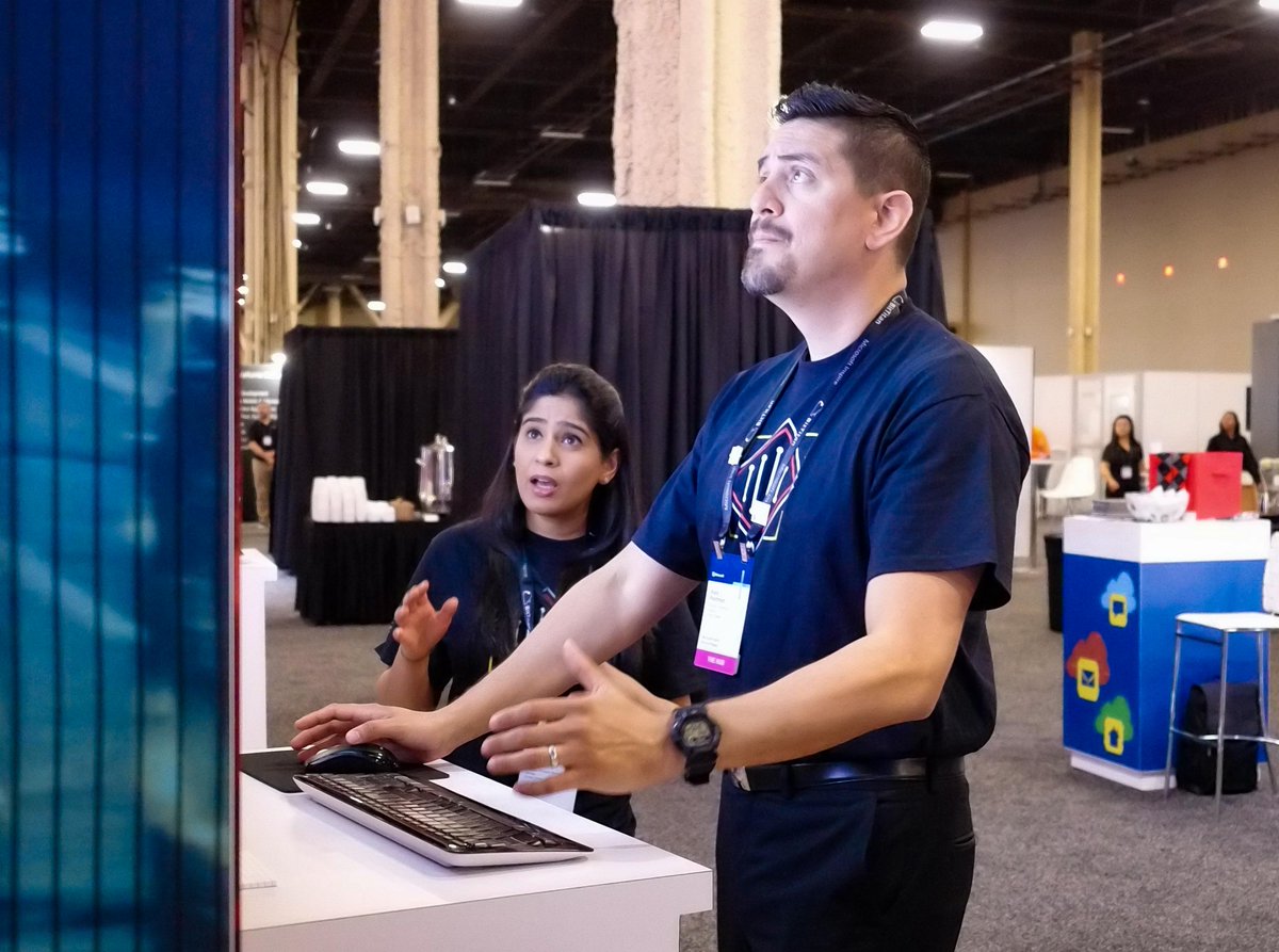VeritasTechLLC's tweet photo. Enterprise Data Services Platform provides “a truly infrastructure-agnostic approach,” says Alex Restrepo of #Veritas.

Join Alex and #TeamVtas @VMworld Booth 1327 to talk EDSP, and more.

Details → https://t.co/jFLfYM5fIf

#VMworld 2019 https://t.co/Z0IQQ9VvUs