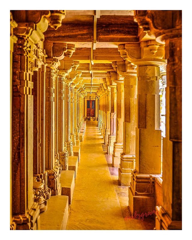askaks's tweet photo. Looking for the “X” factor !!! Look deeper.
.
.
.
.
@aksgrams
@fujifilmxindia .
.
.
.
#FocusOnX
#worldphotographyday
#sandstone
#architecture
#leadinglines
#minimalism
#incredibleindia
#rajasthan
#travel
#philosophy
#storyinaframe
#shadows
#indian… https://t.co/cpouVsL2Kh https://t.co/92noeHgxlo