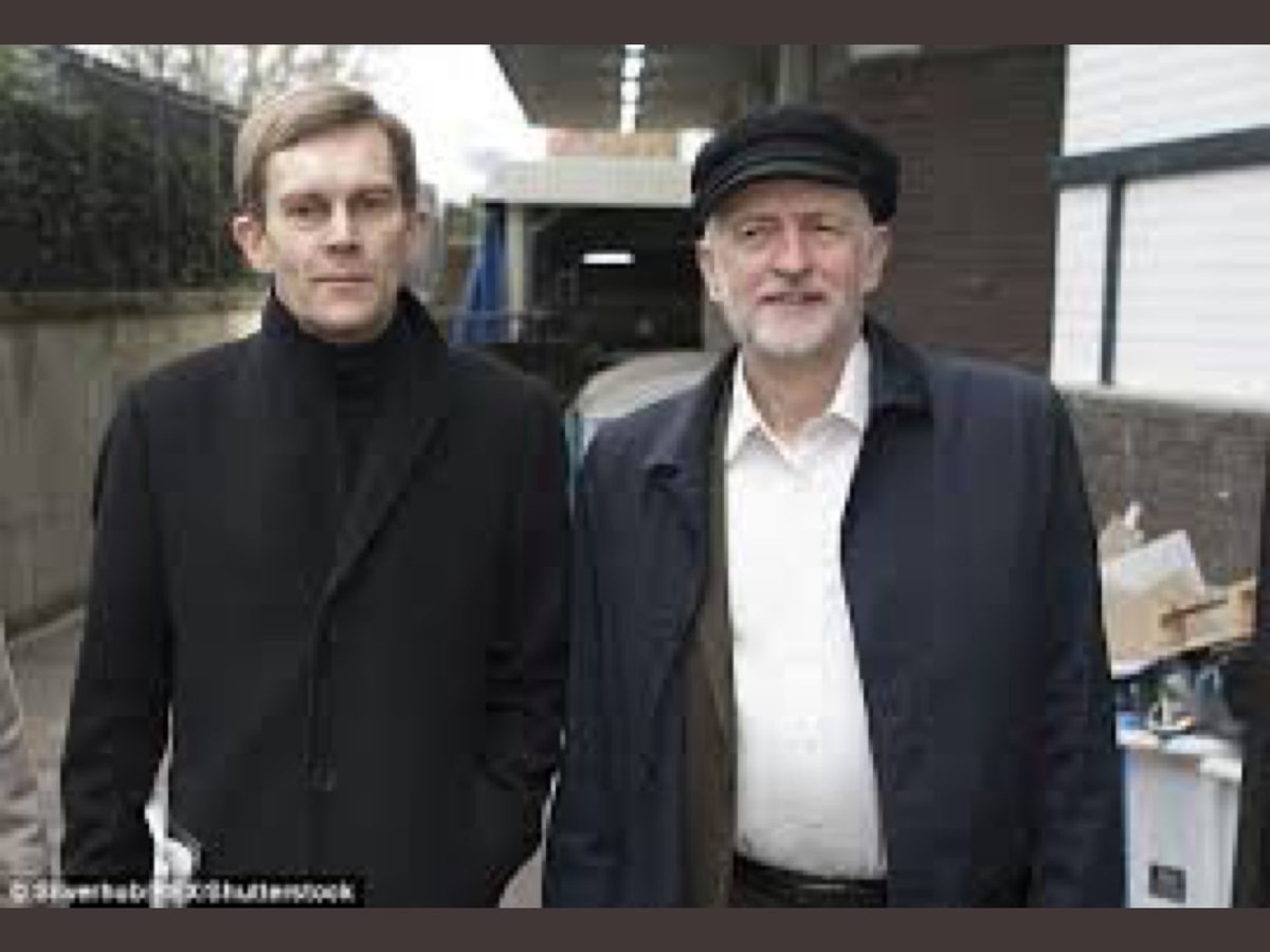 BrokenTwitty's tweet photo. And the idiots really want to give the keys to No10 & our beleaguered country to these men & their paymaster general ๐ก
#RevokeA50
#RecallParliament
#STOPBREXIT #STOPLEXIT
๐ถ๐ช๐บ https://t.co/U07UI2QjK2