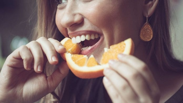 ElNacionalWeb's tweet photo. #ENBienestar ¿Qué alimentos son más dañinos para los dientes? https://t.co/yUsmP2Gp3r  https://t.co/lW5OTL5oUd