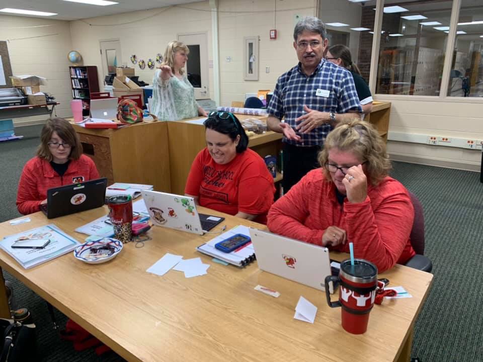 M_Fagnani's tweet photo. Kicking off the 2019-2020 school year by focusing our learning on student growth and their well-being! #TriadPD #GreatThingsAtTriad https://t.co/EWw19uiDFD