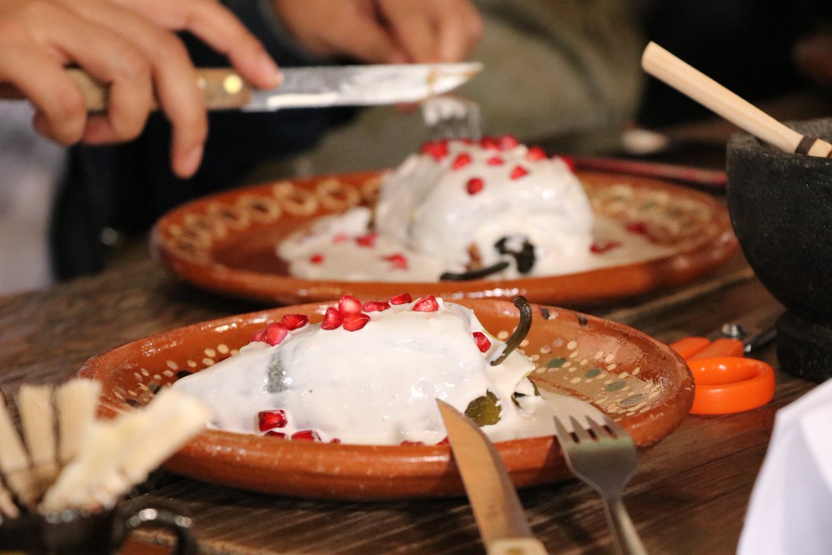 festnogada's tweet photo. Así se vivió la inauguración del #FestivalDeChilesEnNogada 2019 en Los Colorines, Bucios y Asador Norteño. 😍🍽️
Contribuir al desarrollo económico y turístico de la #RegiónDeLosVolcanes, es nuestro objetivo. Agradecemos a @EdomexTurismo, a @CulturaEdomex, por el respaldo. https://t.co/i0kAn7ByZD