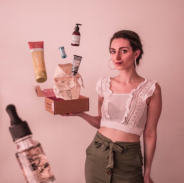 Come preferisci coccolarti?
A. Telefilm e patatine, rigorosamente in pigiama e a letto. 👩🏼‍💻🍿
B. Creme e cremine.. maschere viso, contorno occhi, capelli, mani e chi più ne ha ne metta! 🧖🏼‍♀️🛁
C. Passeggiata e gelato, grazie! 💁🏼‍♀️🍦
.
.
Io in tutti i mod… ift.tt/2Hhuv10