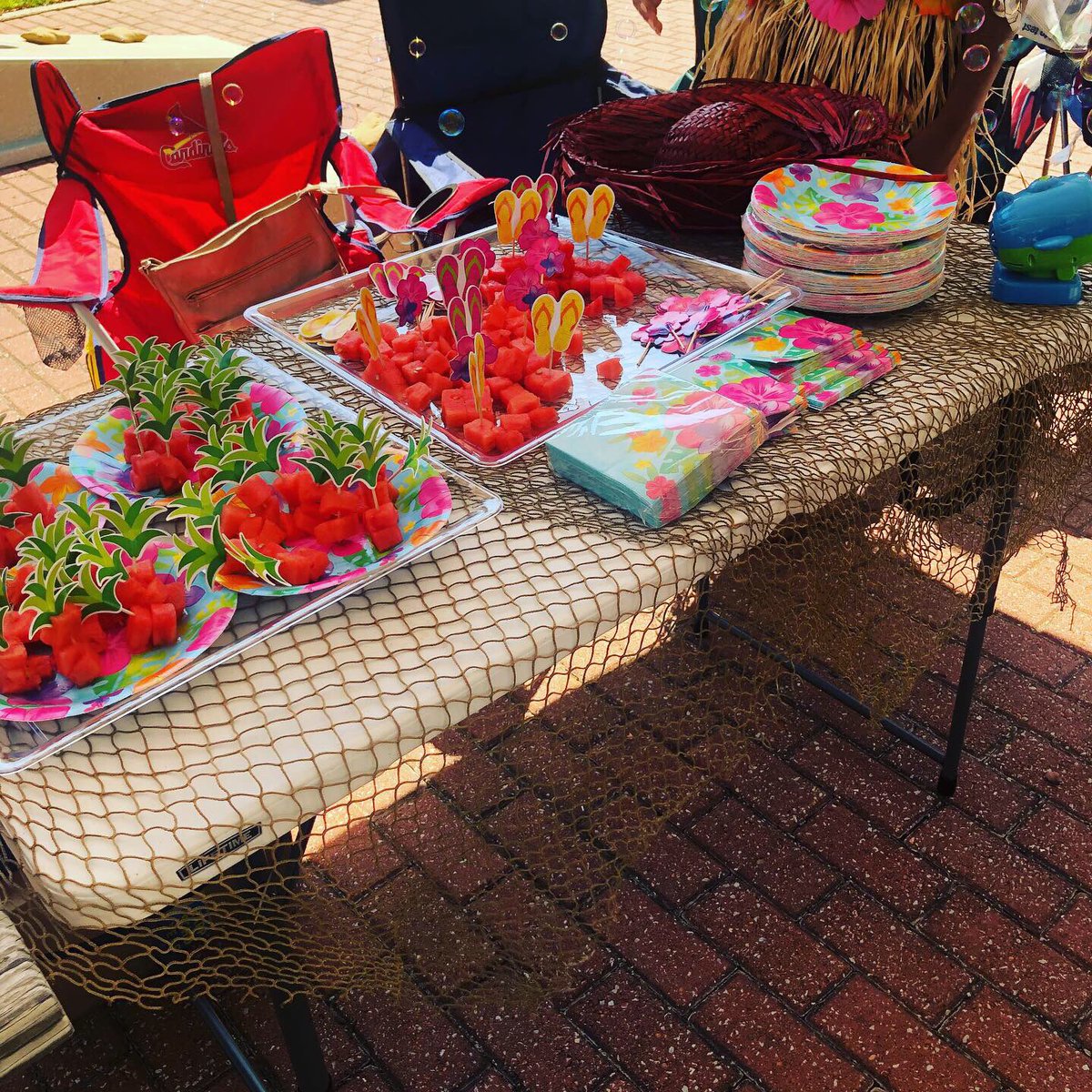 HawkQu's tweet photo. Day 2 of Weeks of Welcome continues with the Admissions Luau on the Lawn! Go check them out at Padua Beach right now!! https://t.co/Jbtpz7ghVm