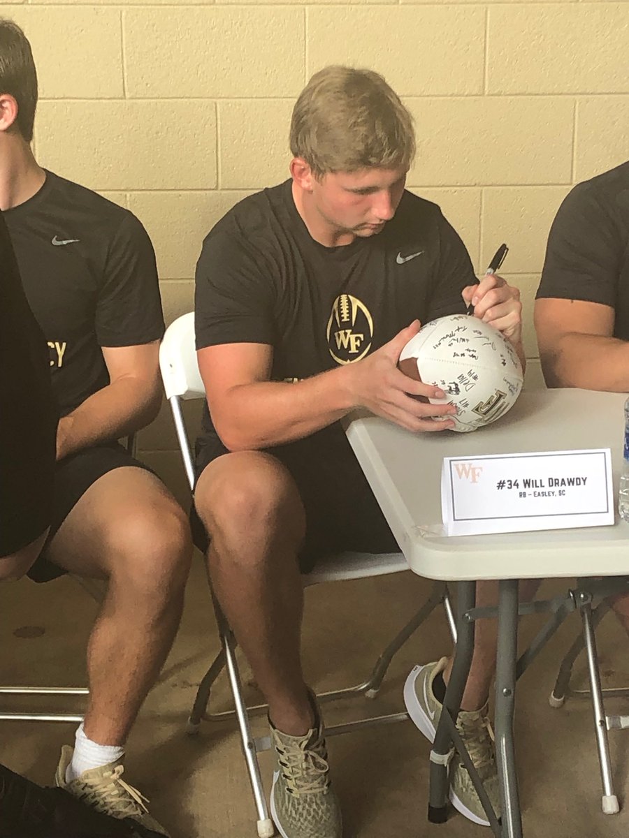 SportsEasley's tweet image. ⁦@EasleyHSSports⁩ Football Alum Will Drawdy and current ⁦@WakeFB⁩ Running Back at Fan Appreciation Day#somebodysbeenin weight room