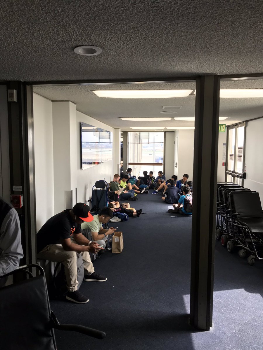 jessarmstronggg's tweet photo. Hey @Delta your terminal 3 at LAX has a overcrowding issue. There isn’t a single seat available while waiting to board..there’s people sitting on top of trash cans and filling every corner of the floor. Look at that bathroom line. What does a girl have to do to get into Sky Club? https://t.co/iMFiPYGZ8B