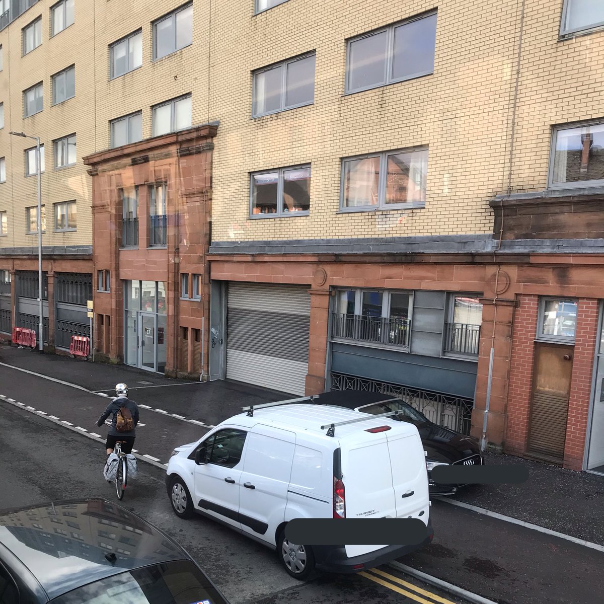 biscuit_ersed's tweet photo. Pavement and segregated cycle path 💁🏻‍♀️ https://t.co/ntJTMquL0Z