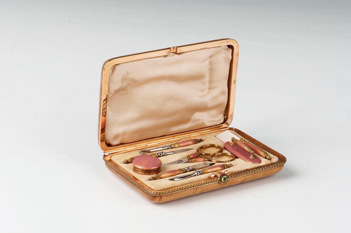 faberge_museum's tweet photo. At the beginning of the 20th century, etiquette rules played essential role. Before leaving the house it was necessary to make yourself look presentable. What do you need to make it? First of all, a #nécessaire! #objetsdevertu #faberge_museum https://t.co/aUeNpbQ28j