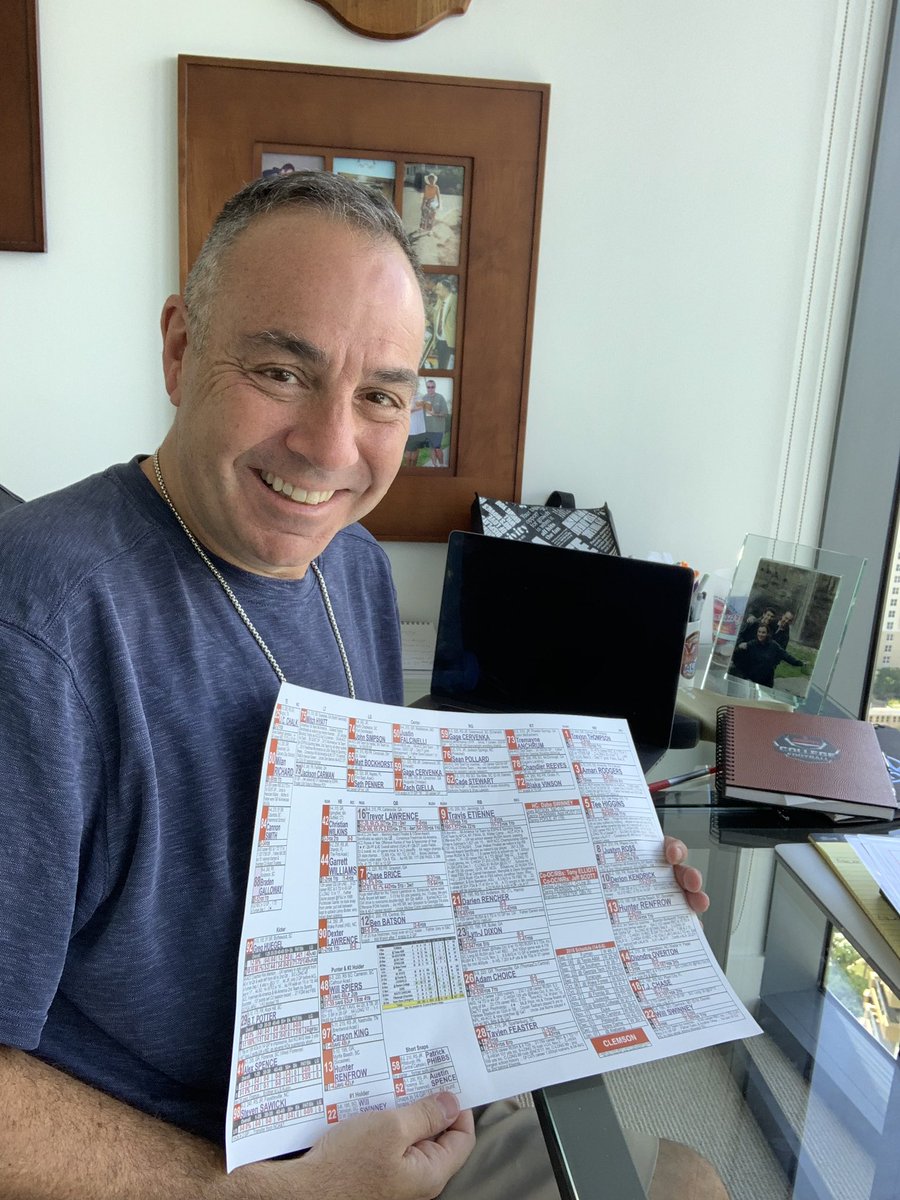 BillRoth2020's tweet photo. Geeking out again ...  

And you sharp-sighted broadcasters <40 don’t realize this yet, but ...

12x18 laser-ready card stock with a matte finish is the Greatest. Thing. EVER!

#BIGFonts
#MassiveText
#NoEyeStrain
#GamePrep

I’m officially in a relationship with @FedExOffice. ❤️ https://t.co/q1W39FrPBI