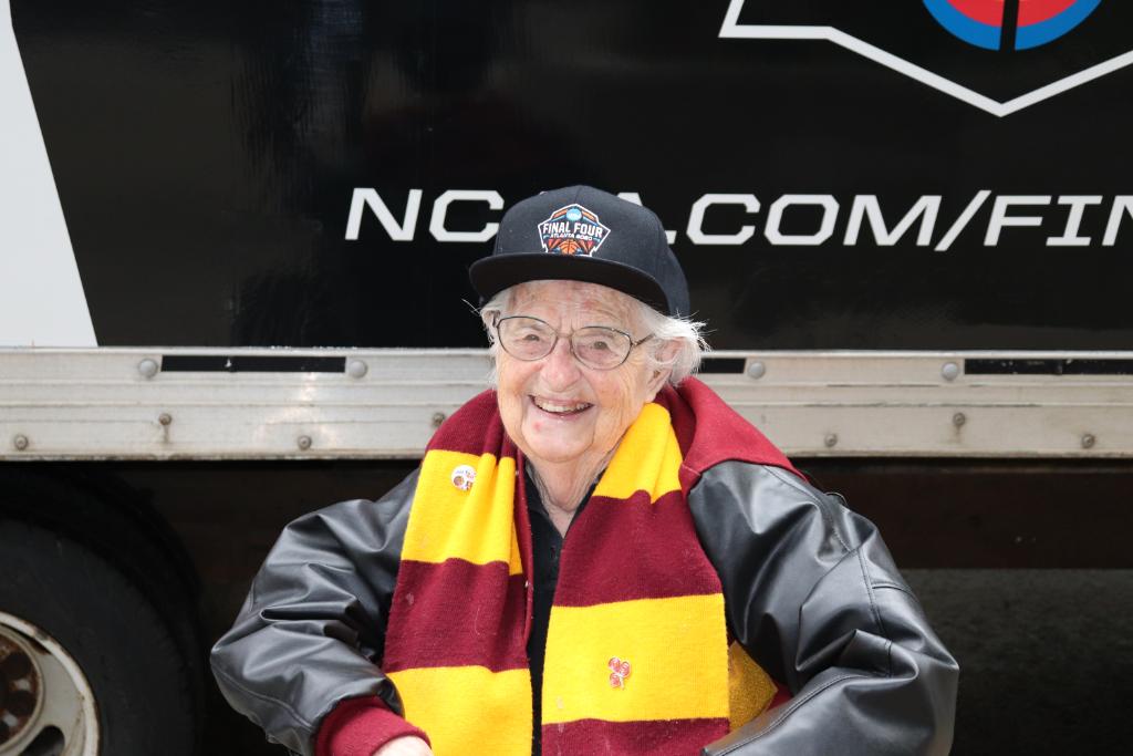 MFinalFour's tweet photo. Happy 1️⃣0️⃣0️⃣th birthday to everyone's favorite @RamblersMBB chaplain, Sister Jean! #SisterJean100 https://t.co/VyONQGYPol