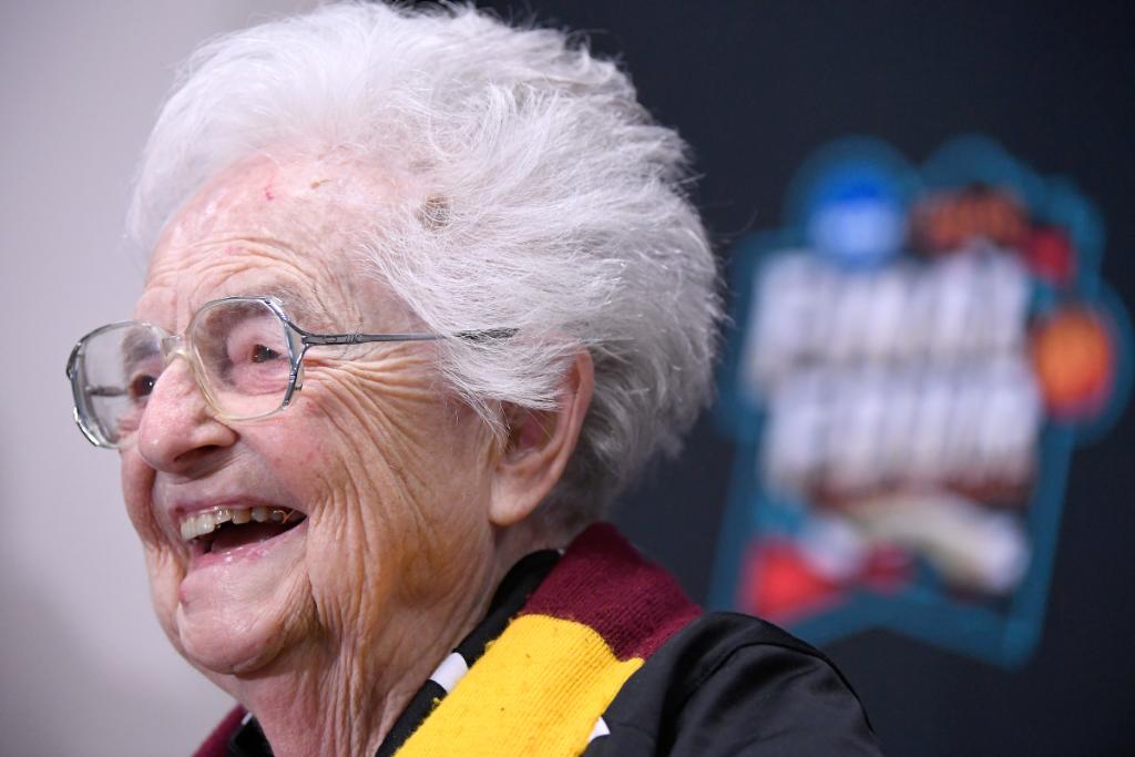 MFinalFour's tweet photo. Happy 1️⃣0️⃣0️⃣th birthday to everyone's favorite @RamblersMBB chaplain, Sister Jean! #SisterJean100 https://t.co/VyONQGYPol