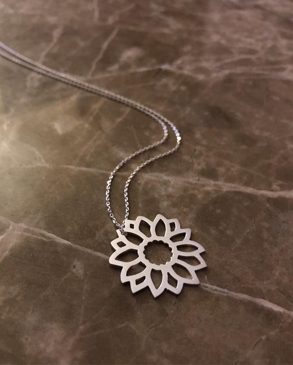 🌻ÇEKİLİŞ🌻
tasarım gümüş kolyelerimiz çok ilgi gördü bizde çekiliş ile bir kişiye hediye edelim dedik🌻
Bu arada:Çekilişi beklemeden sitemizden sipariş verebilirsiniz:) 
trakyabazaar.com
Bu twiti rt yapıp favlayan bir kişiye gümüş Trakya kolye hediye 🎁
Son gün 23 Ağustos