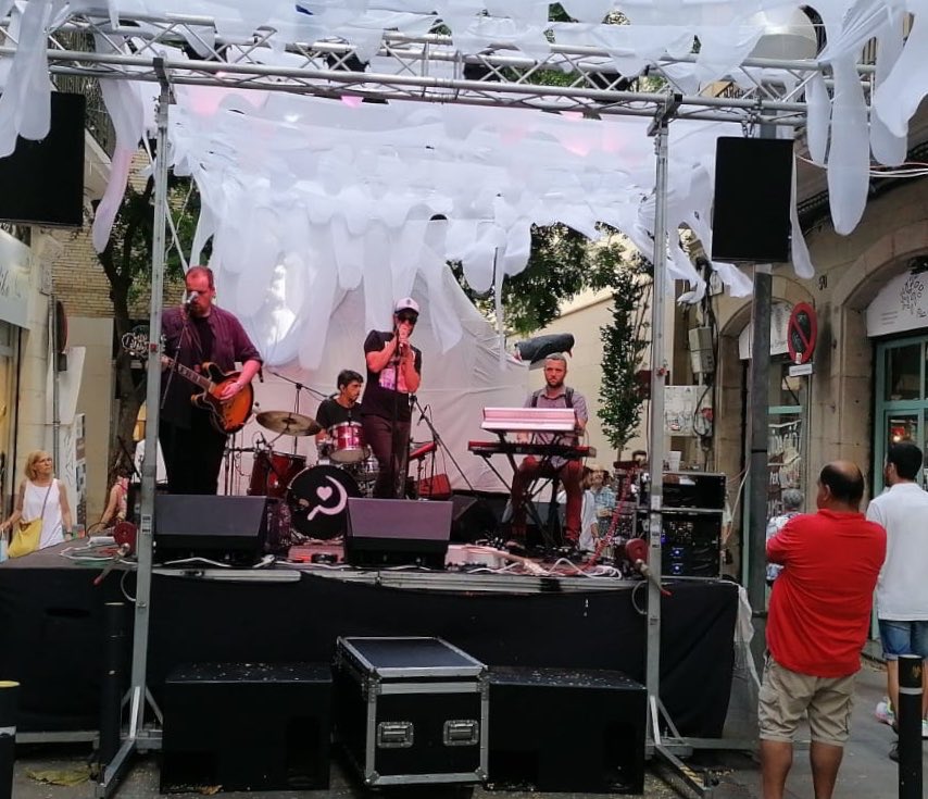 Ja a les proves de so de <a href="/CaritatHumana/">Caritat Humana</a> amb en <a href="/sempresaludava/">Jair Dominguez</a> d’incògnit! Us esperem a mitjanit al bolo d’aquests cracks!