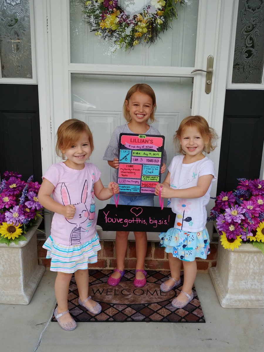 CVSDnews's tweet photo. One of our littlest Eagles got lots of love and support from her little sisters this morning. #BackToSchoolCV #WelcomeToCV #CVClassOf2032 #CVproud #DareToFly #DreamBig #SisterLove https://t.co/a7Q9yTSWV6