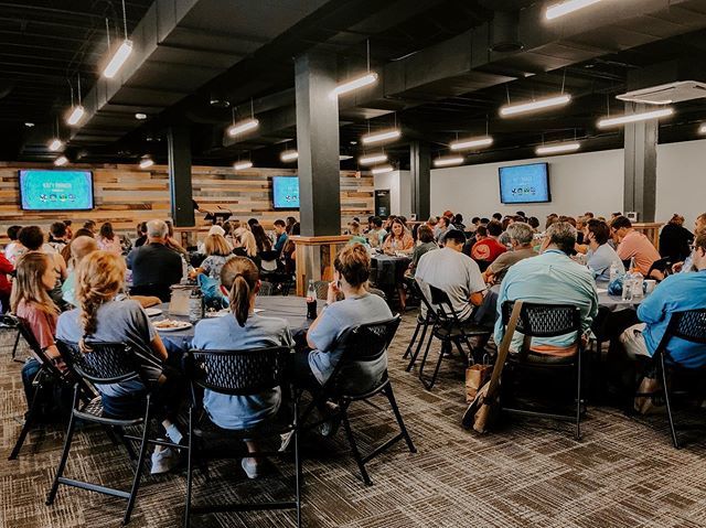 AroundSE's tweet photo. So. Many. New. @collegese . Students. 💙 #aroundse https://t.co/lDy2wvZtDH https://t.co/mfM2znwsO7