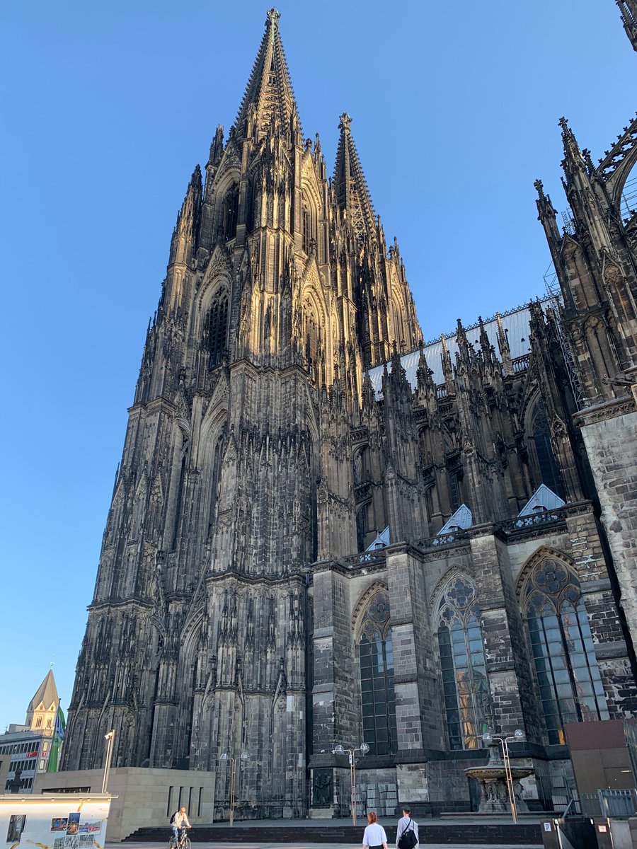 triplesense's tweet photo. 233 Kilometer von Frankfurt bis Köln liegen nun hinter @Terafitz: Die Beine fühlen sich etwas müde aber gut an. Schön, hier bei Spike Reply zu sein! Das Treffen war sehr erfolgreich. Jetzt geht die #ReplyBikeTour nach Düsseldorf! #LifeAtReply #JoinTheTeam #RideWithReply https://t.co/DzwiMhPpzN
