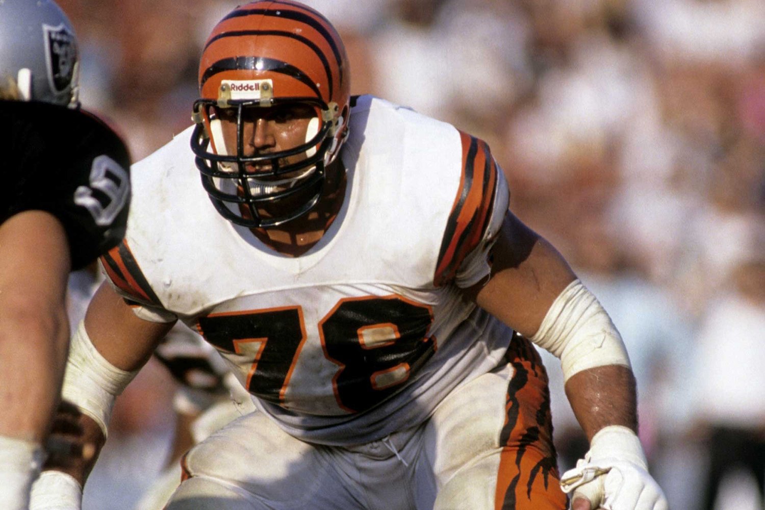 Happy BDay to our lifetime member and Hall of Famer Anthony Muñoz! 