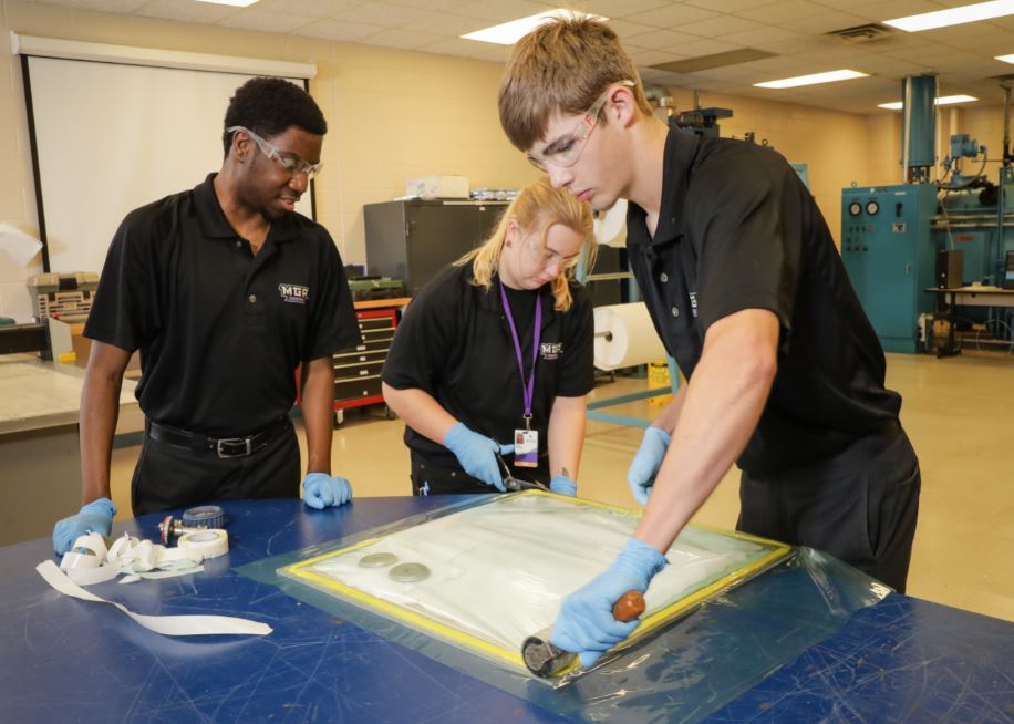 MGAstateU's tweet photo. An exciting career in aviation is just around the corner! #MGA’s wide range of programs includes flight (airplane &amp; helicopter), air traffic management, aviation maintenance tech, &amp; aircraft structural tech. https://t.co/mjKJKJ0ZOV

#MajorMondays #NationalAviationDay https://t.co/8btahhJtVR