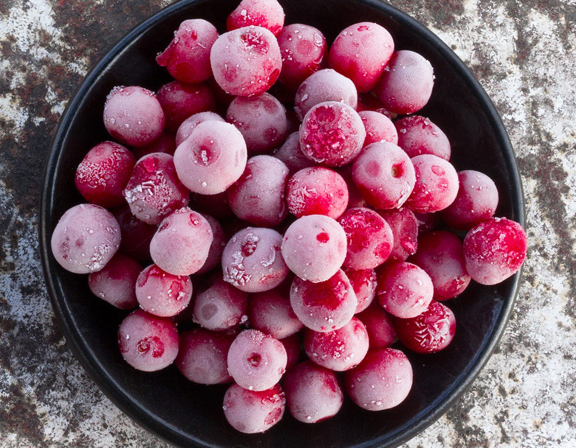 Fruits_Veggies's tweet photo. Did you know cherry season can last all year long? 😲🍒Freezing cherries is easy and frozen cherries are just as flavorful and nutritious as fresh ones! Learn how Lori Taylor @TheProduceMom saves her cherries for every season and occasion. https://t.co/R9wC5u0FAk #haveaplant https://t.co/X6ezylBZkh