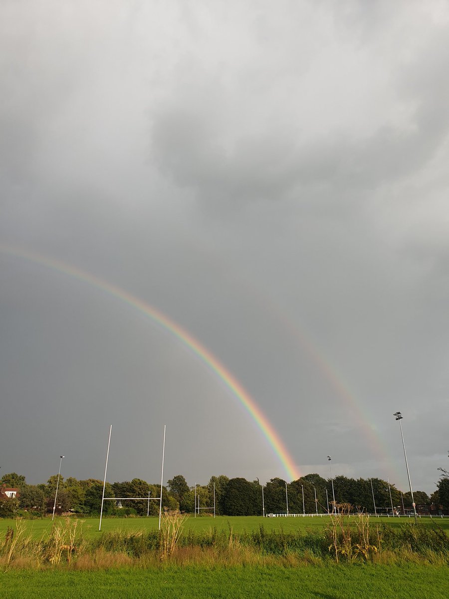 thetealbees's tweet photo. It may have rained a little on the way home but it was worth it to see this amazing double rainbow - I think it landed in the field we were in! 🌈 {Timperley, Mcr.} @MENnewsdesk https://t.co/VOaHcvN6ei