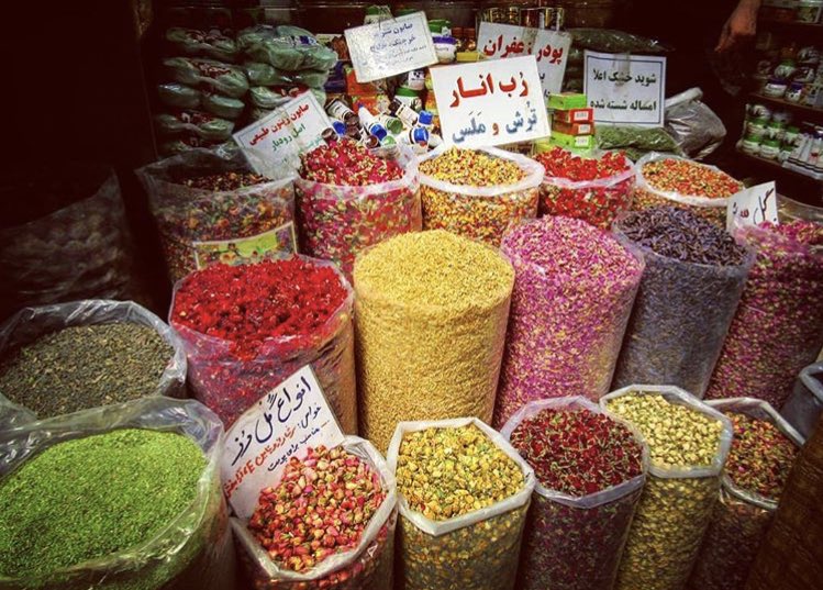 Iran_Style's tweet photo. #TajrishBazaar’s colourful feast of organic herbs &amp; edible flowers used in cooking &amp; drinking, as well as medicine. Image via #MagicalIran. #PesianFood #lifestyle #silkroad #travel #PeaceWithIran🕊 https://t.co/xw8UbU2vCB