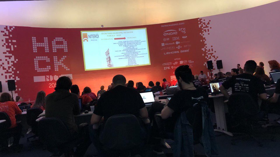 NiteroiPref's tweet image. Já viu o que rolou na etapa de ideação do HackNit? 💡💻📲

A primeira etapa do #HackNit 2019 reuniu vários programadores, designers e outros profissionais da área. 
Saiba mais: bit.ly/2KSoybL
#curtoniteroi 
 #HackNit2019