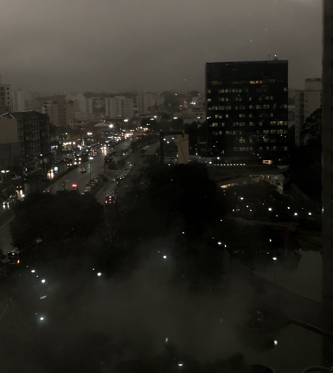 oicaioon's tweet image. Meu Deus e esse céu de SP? 
São 15 da tarde SOCORRO