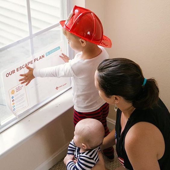 geeklyamanda's tweet photo. Do you practice your emergency escape plan at least twice a year with your family?  Remember: #PlanPracticeRepeat  Check out @castanonboard's article on creating an emergency family escape plan, it could save a life one day! #ad https://t.co/crqGuRmmap https://t.co/OE7sPn1DID