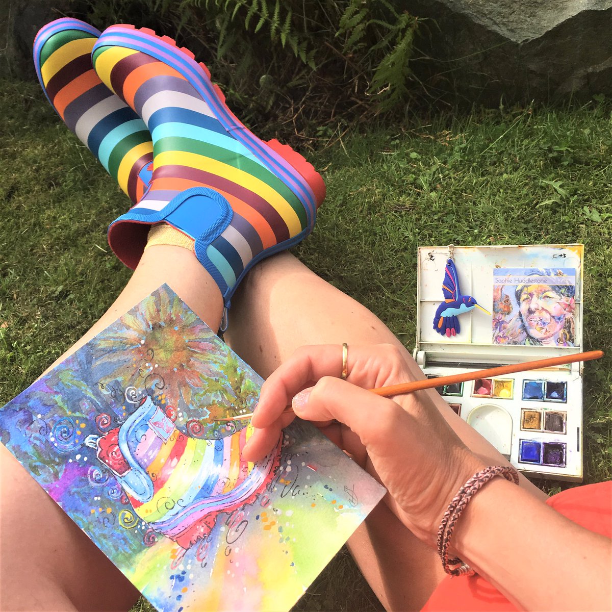 SwirlySophArt's tweet photo. Painting rainbow wellies &amp; loving my new @evercreatures wellie boots. A must have for the sun ☀️ and rain 🌧 weather today. #rainbow #Watercolour #wellieboots #raining #sunshine #artistsontwitter #artistsoninstagram #ifb #painting #outside #gardening #loveshoes #MyEvercreatures https://t.co/VBCLC0odKq