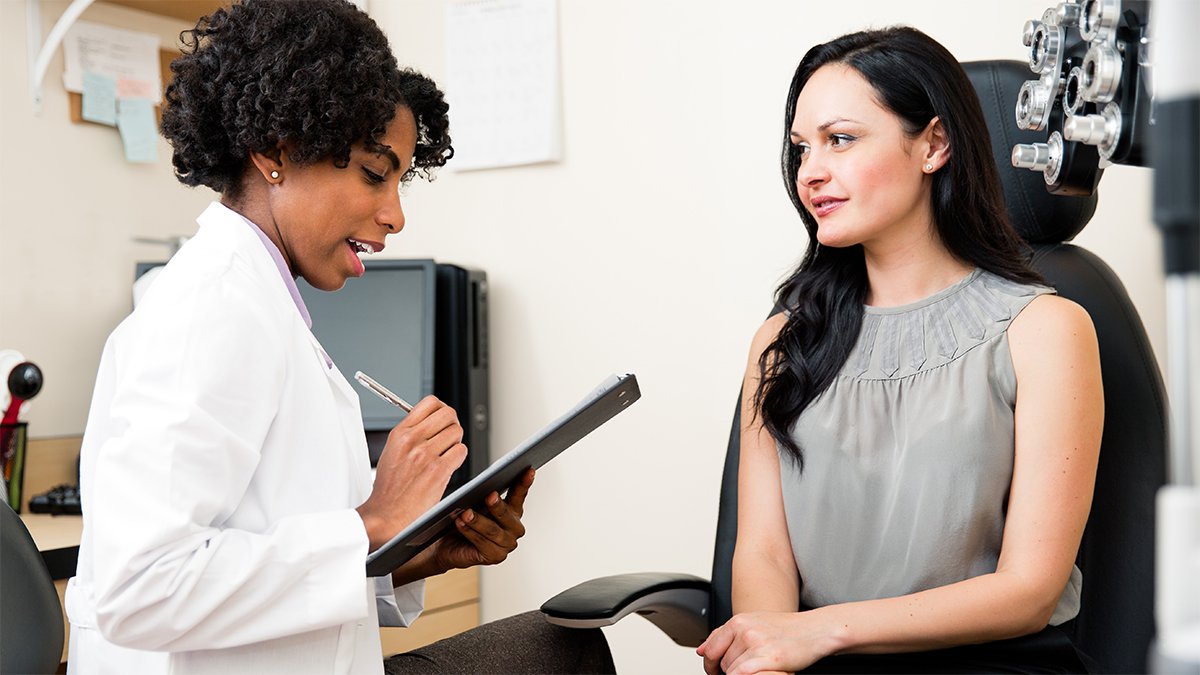 CDCgov's tweet photo. New @CDCMMWR report: one third of contact lens wearers reported never hearing any lens care recommendations, while most eye care providers said they mention key recommendations to patients always or most of the time. Learn more: https://t.co/gxyAAR4tmK https://t.co/29RaIXdMdb