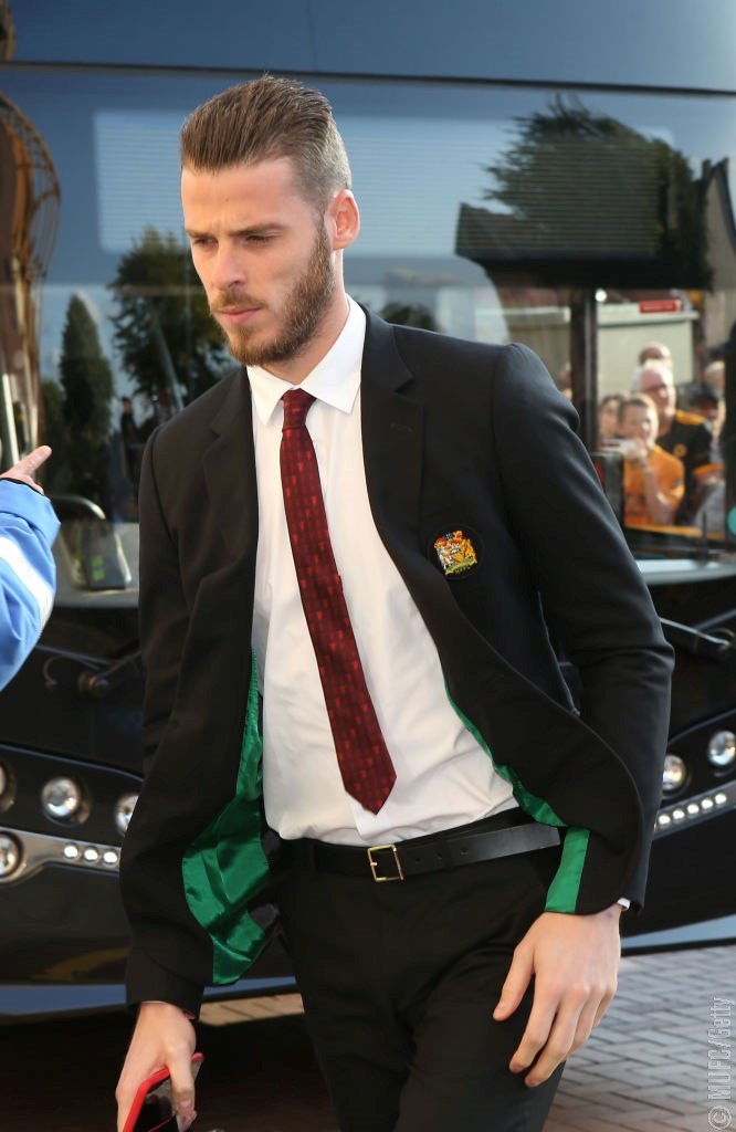 ManUtd's tweet photo. Evening, Reds 👋 #MUFC #WOLMUN https://t.co/QLNEy4NxuN