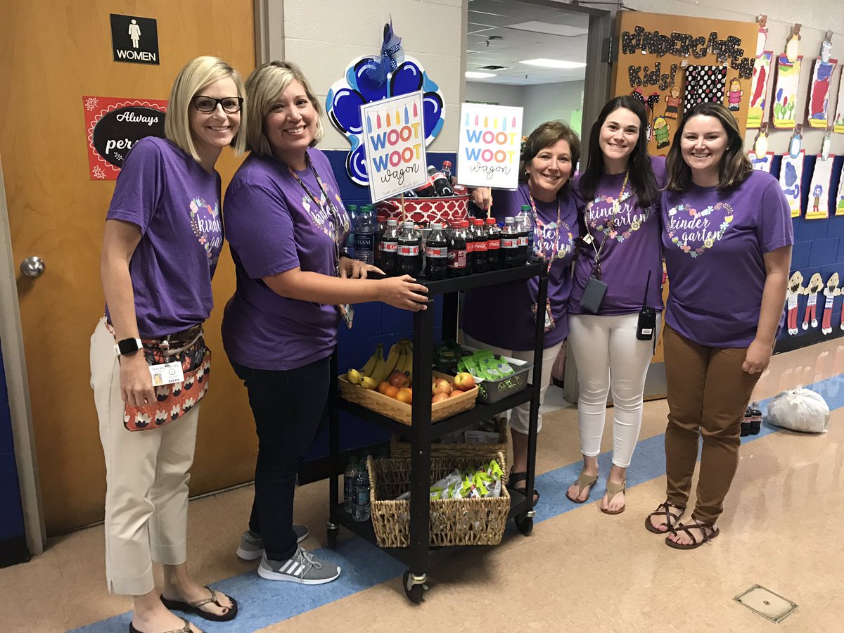 KinderWoodard's tweet photo. Woot Woot Wagon to get this week started! #randomactsofkindness #Woodardsbest #wearewoodard https://t.co/7tVS3zt9Bi