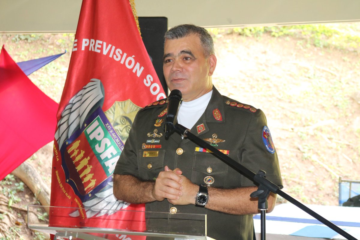FANB - Bolivar, Padre Libertador. Bicentenario - Página 17 ECWkMEpXYAEOS2o